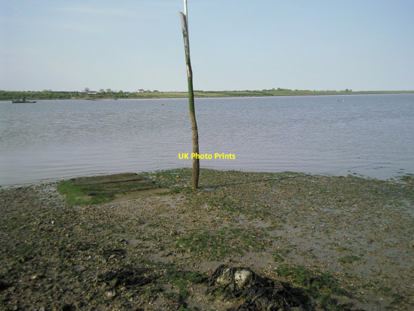 Photo 6"x4" The end of the slipway of the old Harty Ferry Oare\/TR0062 c2010