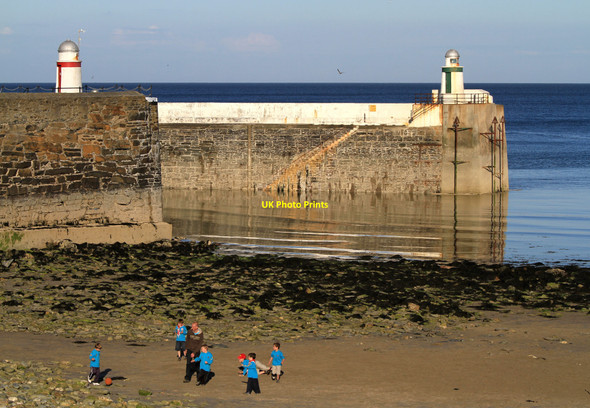 Photo 6"x4" Beaver Scouts on Laxey Beach Old Laxey c2010
