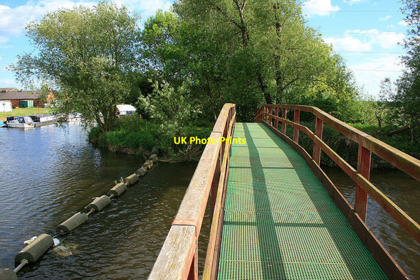 Photo 6"x4" Footbridge over the River Soar Ratcliffe on Soar c2010