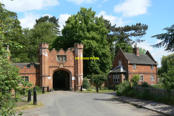 Photo 6"x4" Thrumpton Hall Gates Long Eaton c2010