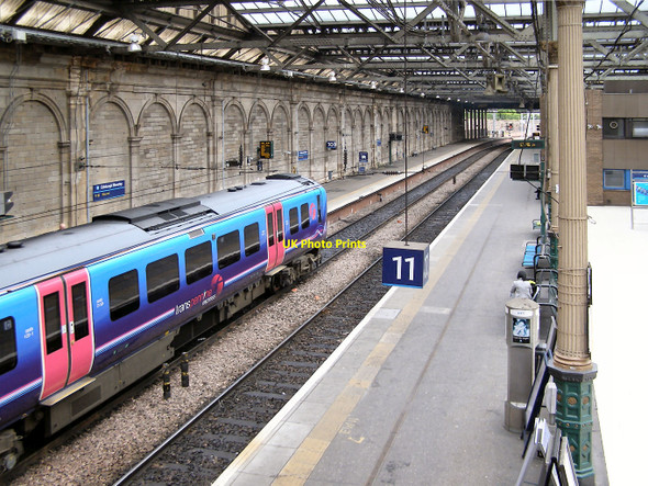 Photo 6"x4" Waverley Station Edinburgh c2010