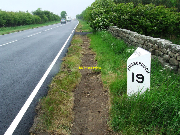 Photo 6"x4" Old Mile Post Aislaby\/NZ8508 c2010