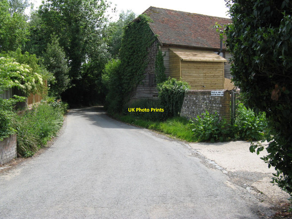 Photo 6"x4" Ivy clad barn on Blackstone Lane Blackstone\/TQ2416 c2010