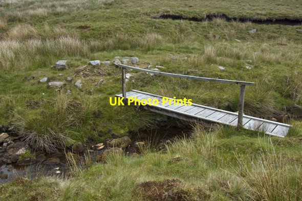Photo 6"x4" Footbridge over Round Hill Water Brown Syke\/SD6356 c2010