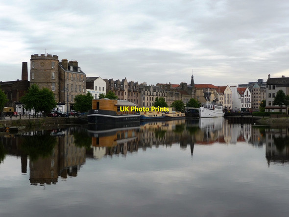 Photo 6"x4" The Shore reflected Leith\/NT2776 c2010