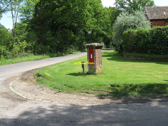 Photo 6"x4" Edwardian postbox at the junction of Hurlands Lane and Knightons lane Dunsfold Common c2010