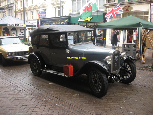 Photo 6"x4" Vintage Car in High Street Newport\/Casnewydd c2009