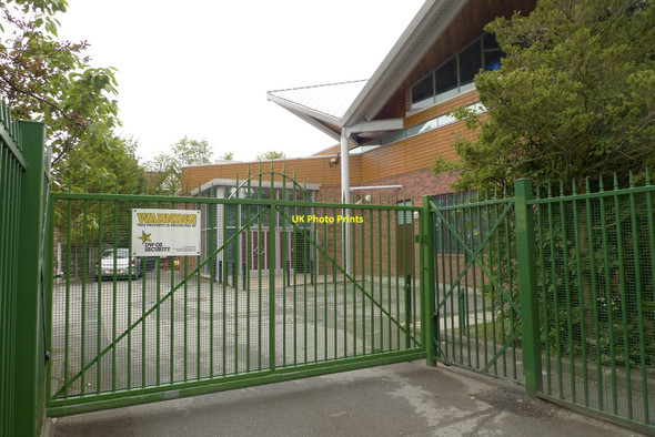 Photo 6"x4" Synagogue entrance, Shay Lane, Hale Barns, Cheshire Davenport Green\/SJ8086 c2010