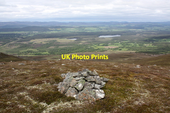 Photo 6"x4" Small cairn on Creag a' Chaillich Tulloch\/NH9816 c2010