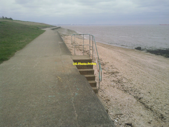 Photo 6"x4" The seafront at Grain Sheerness c2010
