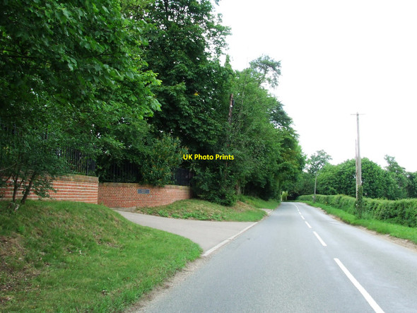 Photo 6"x4" Road And Wall Kennet End c2010