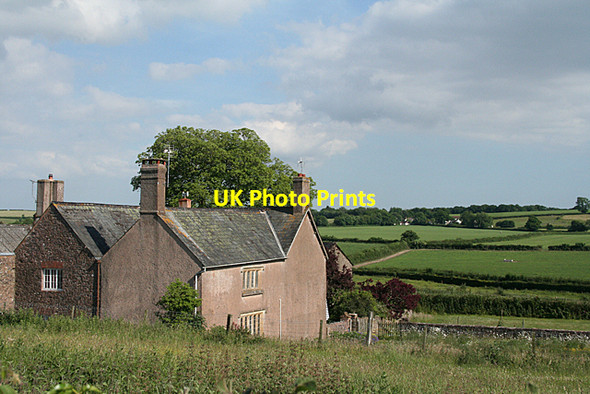 Photo 6"x4" Hockworthy: Stallenge-Thorne farmhouse Staple Cross\/ST0320 c2010