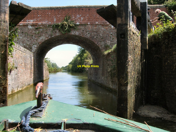 Photo 6"x4" Passing through Dun Mill lock gate Eddington\/SU3469 c2010