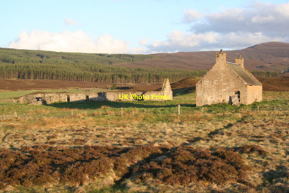 Photo 6"x4" Baileguish farm buildings Corarnstilbeg c2010