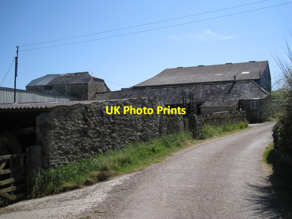 Photo 6"x4" Farm buildings, Lower Wotton: 1 Wotton Cross\/SX8069 c2010