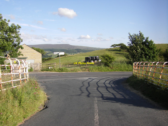 Photo 6"x4" Junction of Laverick Lane and the Kirkby Lonsdale Road Halton Green\/SD5165 c2010