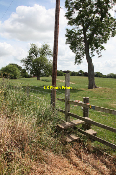 Photo 6"x4" Stile leading onto grazing land Claythorpe c2010