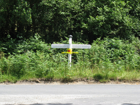 Photo 6"x4" Secretive finger post at Fordbrook Burnt Oak\/TQ5127 c2010