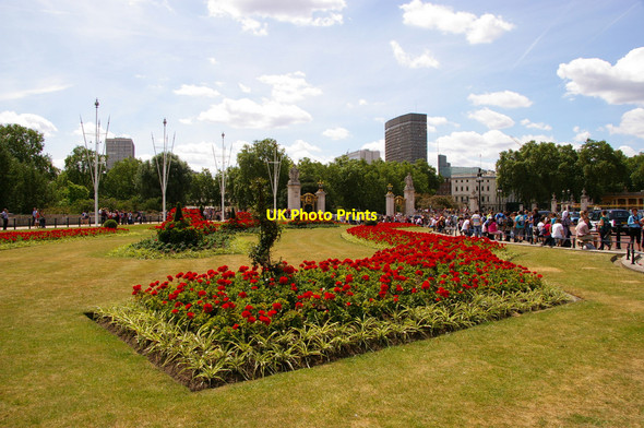 Photo 6"x4" Garden adjacent Buckingham Palace Westminster c2010