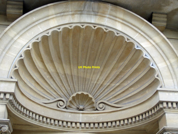 Photo 6"x4" Architectural shell, Middleton Street Llandrindod Wells\/Llandrindod c2009