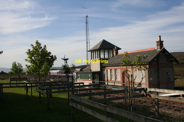 Photo 6"x4" Corrour Station buildings Corrour Station c2010