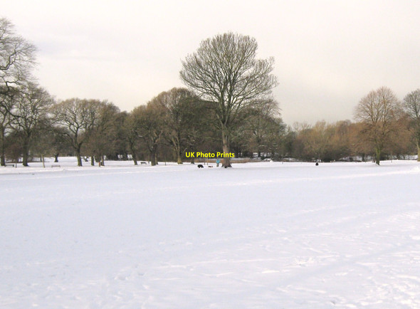 Photo 6"x4" A snow covered Worden Park Leyland c2009