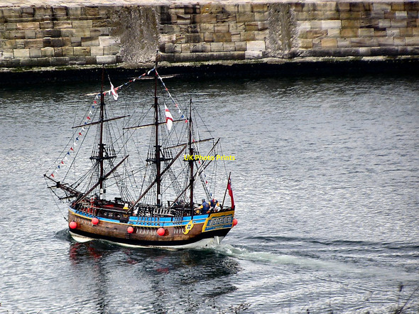 Photo 6"x4" Bark Endeavour Whitby\/NZ8910 c2010