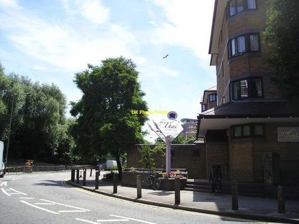 Photo 6"x4" The Thai on the River Pub, Battersea Chelsea c2010