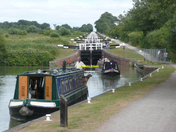 Photo 6"x4" Two narrow boats descend the Caen Hill Locks Rowde c2010
