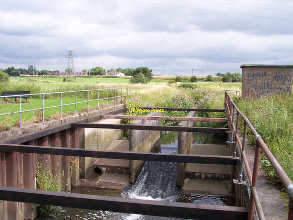 Photo 6"x4" Weir on Newton Brook Newton-Le-Willows\/SJ5895 c2010