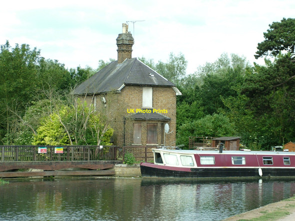 Photo 6"x4" Tumbling Bay Weir on the Lea Navigation Ware\/TL3614 c2010