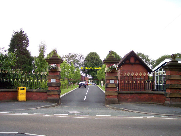 Photo 6"x4" Entrance to Burtonwood cemetery Burtonwood c2010