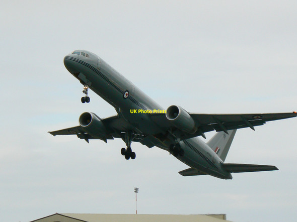 Photo 6"x4" Boeing 757-200, RIAT 18.07.2010 Fairford c2010