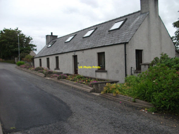 Photo 6"x4" Roadside house Stornoway\/Ste\u00f2rnabhagh c2010