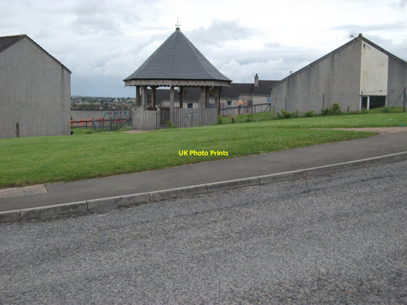 Photo 6"x4" Open space and play area shelter Stornoway\/Ste\u00f2rnabhagh c2010