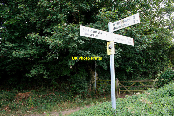 Photo 6"x4" Finger post in Wood Burcote Wood Burcote c2010