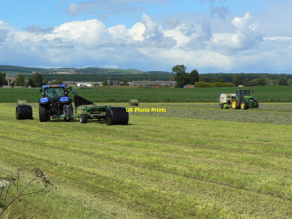 Photo 6"x4" Baling hay while the sun shines Ladybank\/NO3009 c2010
