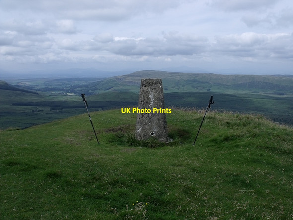 Photo 6"x4" The summit of Meikle Bin Bin Bairn c2010