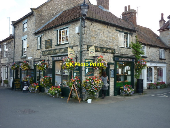 Photo 6"x4" A shop in Helmsley Square Helmsley c2010