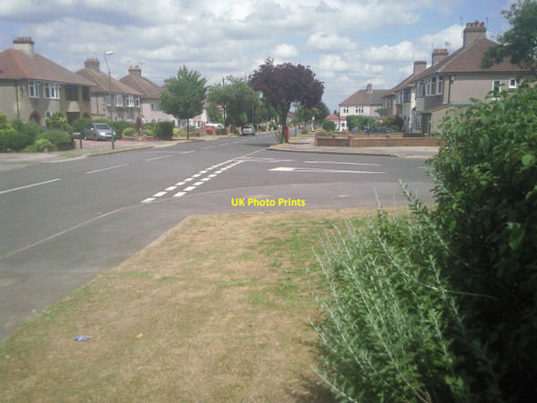 Photo 6"x4" Looking down Hythe Avenue, Bexleyheath Erith c2010