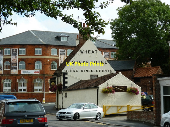 Photo 6"x4" The Wheat Sheaf Hotel Barton-Upon-Humber c2010