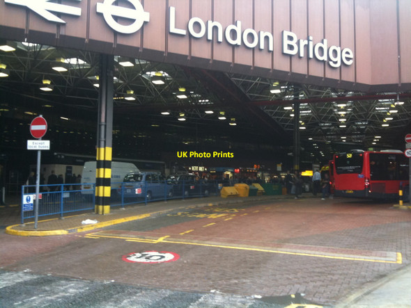 Photo 6"x4" Bus station, London Bridge London c2010
