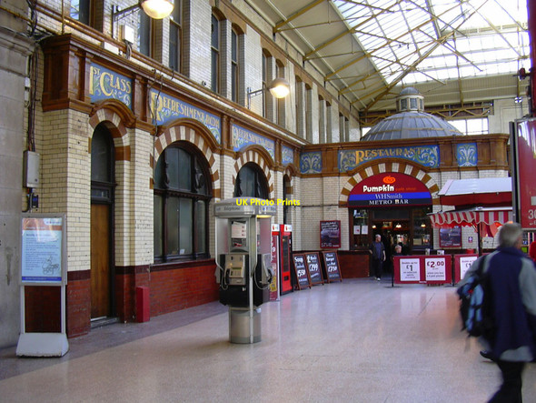 Photo 6"x4" Manchester Victoria Station Manchester c2010 P1