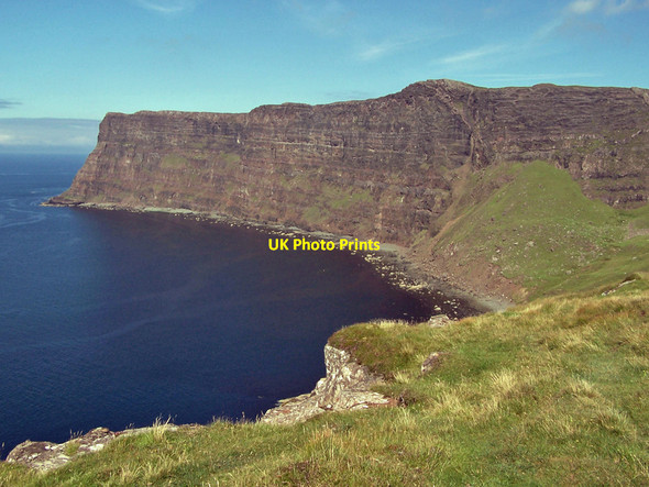 Photo 6"x4" Osgill Bay Lower Milovaig c2010