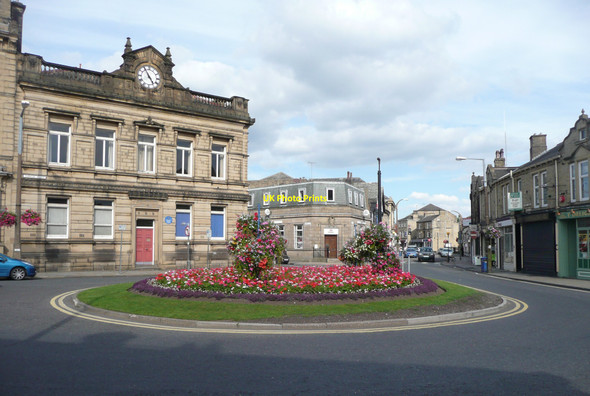 Photo 6"x4" Floral display, Thornton Square, Brighouse Brighouse\/SE1423 c2010