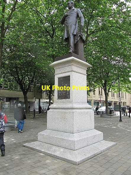Photo 6"x4" Statue by the town hall Bolton\/SD7108 c2010