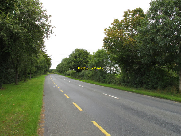 Photo 6"x4" R526 road with broken yellow line Patrickswell c2010