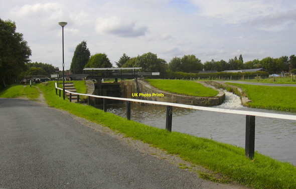 Photo 6"x4" Lock on the Rufford Branch of the Leeds-Liverpool Canal, Lancashire Burscough Bridge c2010