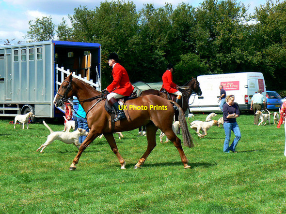 Photo 6"x4" Vale of White Horse Hunt, Cricklade Show 2010 Cricklade c2010