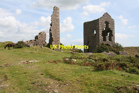 Photo 6"x4" St Cleer: derelict engine houses, South Caradon Mine Crow's Nest\/SX2669 c2010